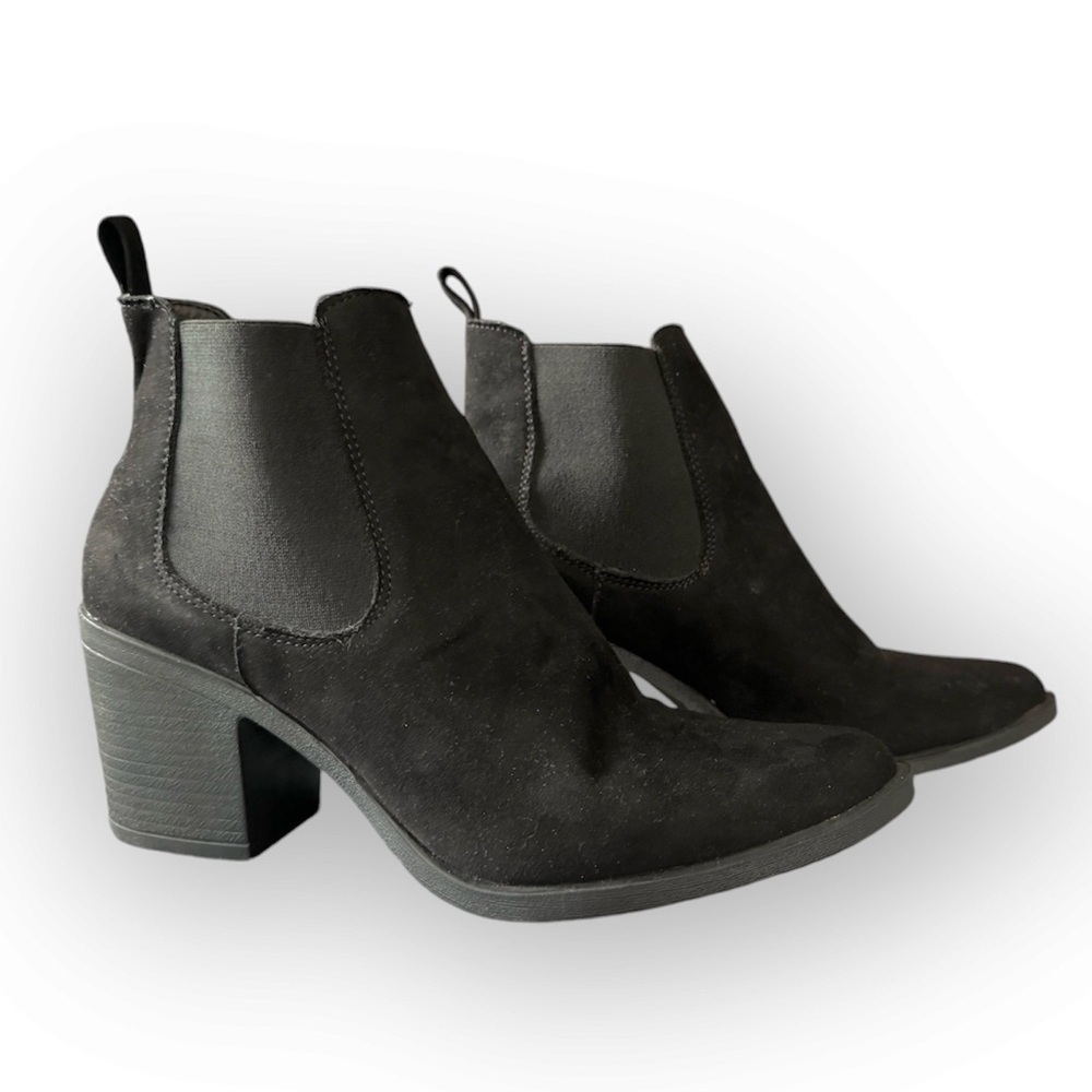 Tahari Jenar Women’s Black Faux Suede Western Pointy Ankle Boots Size 8.5